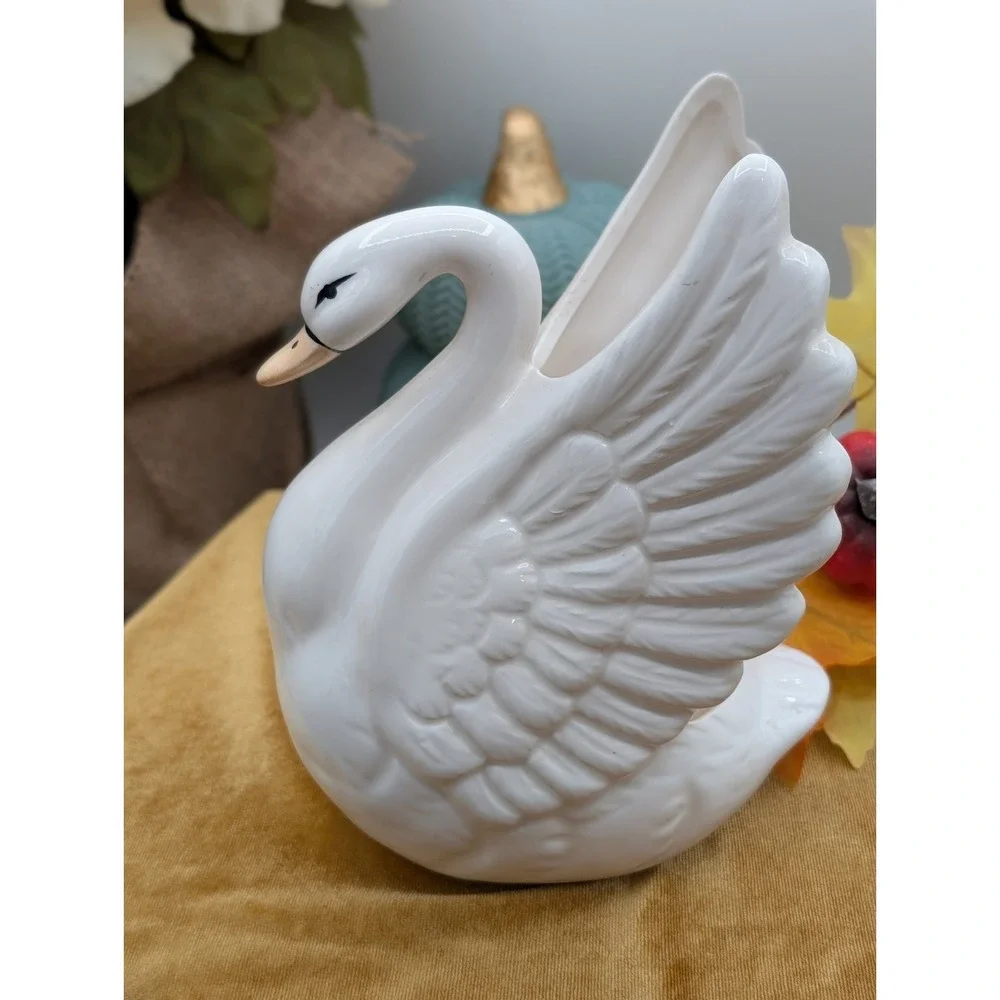 White Ceramic Swan Planter ST 4100 Made in Taiwan Cottagecore Decor 7